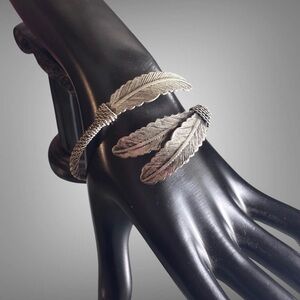 🌼Southwestern Style Feather Wrap Bracelet